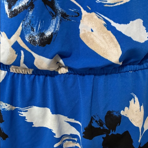 White House Black Market Blue and Black Floral Blouse - Picture 7 of 8